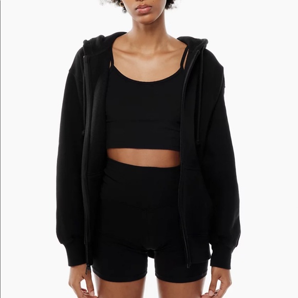 Aritzia Tops Nwot Aritzia Tna Boyfriend Zipup Hoodie In Black Poshmark